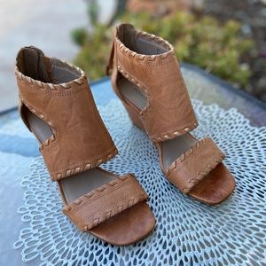 Donald Pliner “Sami” Sandals Size 8M